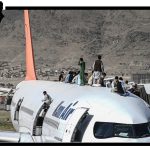 سقوط أفغان من طائرة